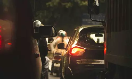 ബംഗളൂരുവിലെ ട്രാഫിക് ബ്ലോക്ക് തന്നെ ആരോഗ്യവാനാക്കി; കുറഞ്ഞത് എട്ട് കിലോ; വൈറലായി യുവാവിന്റെ വെളിപ്പെടുത്തൽ ബംഗളൂരുവിലെ ട്രാഫിക് ബ്ലോക്ക് തന്നെ ആരോഗ്യവാനാക്കി; കുറഞ്ഞത് എട്ട് കിലോ; വൈറലായി യുവാവിന്റെ വെളിപ്പെടുത്തൽ