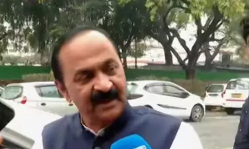 തോറ്റുകൊണ്ടിരിക്കുന്ന സീറ്റുകൾ ലീഗിനും  ലീഗ് തോൽക്കുന്ന സീറ്റുകൾ കോൺഗ്രസിനും നൽകും, വെച്ചുമാറൽ ചർച്ച തുടരും: വി.ഡി സതീശൻ