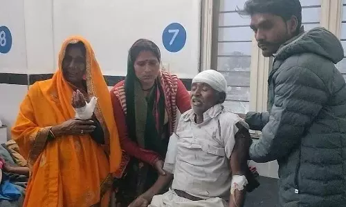 വീടിന് നേരെയുള്ള കയ്യേറ്റശ്രമം എതിർത്തതിന് വയോധികർക്ക് ക്രൂരമർദനം; കോടാലികൊണ്ട് കൈക്കും കാലിനും മുറിവേൽപ്പിച്ച് അക്രമികൾ