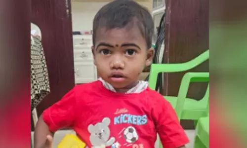 രണ്ടുവയസ് പ്രായമുള്ള കുഞ്ഞിനെ ട്രെയിനില്‍ ഉപേക്ഷിച്ചു; മാതാപിതാക്കളെ കണ്ടെത്താന്‍ പൊലീസ്