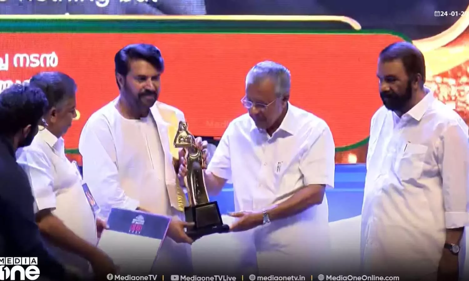 2024ലെ സംസ്ഥാന ചലച്ചിത്ര അവാര്ഡുകള് വിതരണം ചെയ്തു 2024ലെ സംസ്ഥാന ചലച്ചിത്ര അവാര്ഡുകള് വിതരണം ചെയ്തു