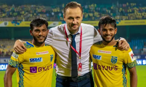 വിദേശ താരങ്ങൾക്ക് പിന്നാലെ സ്വദേശ താരങ്ങളും; ബ്ലാസ്റ്റേഴ്സ് ആരാധകരെ നിരാശരാക്കി അയ്മനും അസ്ഹറും ക്ലബ്ബ് വിട്ടു