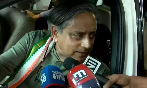 ശശി തരൂര്‍ സിപിഎമ്മിലേക്കോ? സിപിഎം തരൂരിനെ സമീപിച്ചതായി സൂചന; 27ന് ചേരുന്ന തെരഞ്ഞെടുപ്പ് സമിതി യോഗത്തിലും പങ്കെടുക്കില്ല