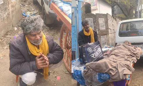 No Ambulance Elderly Man Carries Wife On Cart In Madhya Pradesh She Dies