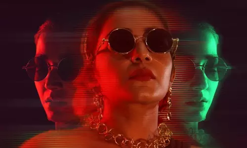 സ്റ്റൈലൻ ലുക്കിൽ ഡാൻസുമായി രജിഷ, മസ്തിഷ്‌ക മരണത്തിലെ കോമള താമര പാട്ടെത്തി