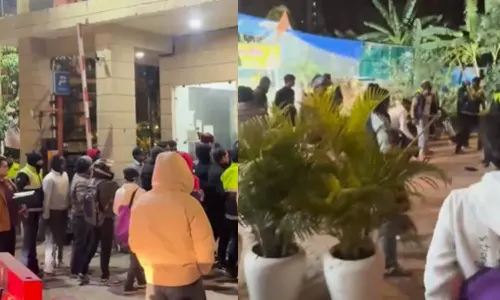 ഭക്ഷണം വിതരണം ചെയ്യാൻ ഫ്ലാറ്റ് മാറി ബെല്ലടിച്ച്  ഡെലിവറി ഏജൻ്റ്; ചോദ്യം ചെയ്ത് ഉടമ; പിന്നാലെ കൂട്ടയടി , വീഡിയോ വൈറൽ