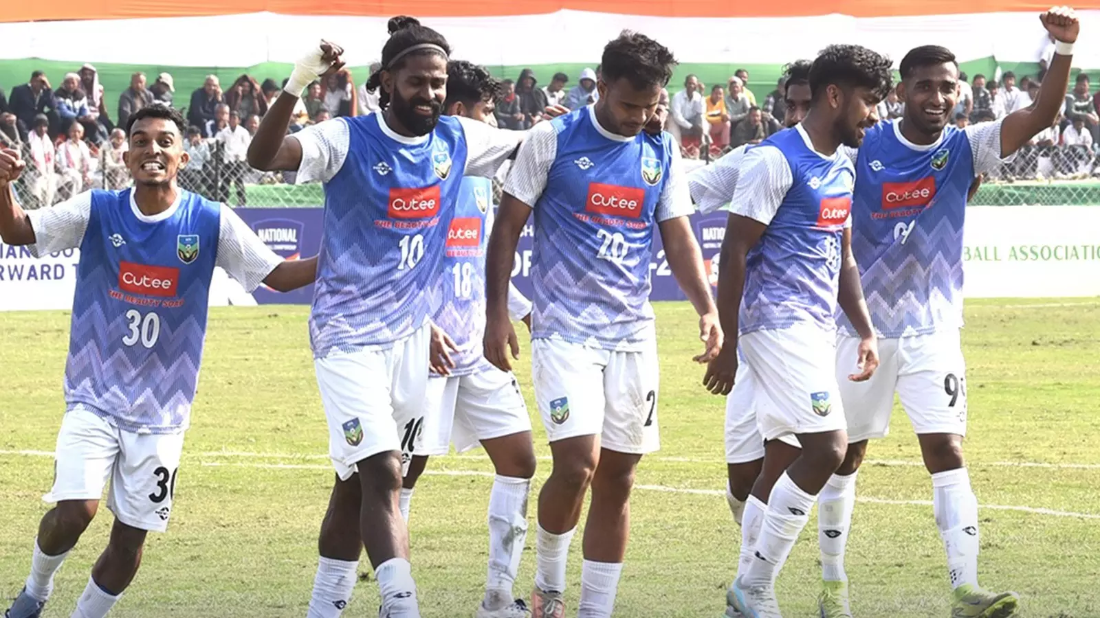 ഒഡീഷയെ തകർത്ത് കേരളം; ഏകപക്ഷീയമായ ഒരു ഗോളിനാണ് ജയിച്ചത് ഒഡീഷയെ തകർത്ത് കേരളം; ഏകപക്ഷീയമായ ഒരു ഗോളിനാണ് ജയിച്ചത്