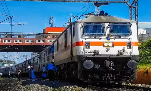 ട്രെയിൻ വൈകി, പരീക്ഷ മുടങ്ങി; വിദ്യാർഥിനിക്ക് റെയില്‍വെ 9.10 ലക്ഷം നഷ്ടപരിഹാരം നൽകണമെന്ന് ഉപഭോക്തൃ കമ്മീഷൻ