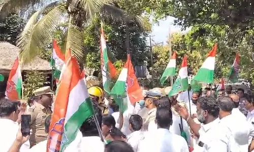 യുഡിഎഫ് അധികാരത്തിൽ എത്തിയാൽ സർവീസിൽ ഉണ്ടാകില്ല: ഇടുക്കിയിൽ കോൺഗ്രസ് നടത്തിയ മാർച്ചിൽ സംഘർഷം