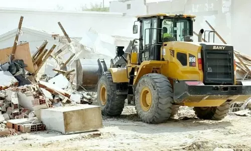 Demolition of dilapidated buildings begins in Al-Ruwaiss district of Jeddah
