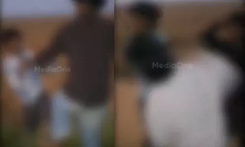 ഉത്സവത്തിനിടെ കാലില് ചവിട്ടി; തൃശൂരില് പതിനാറുകാരന് ക്രൂരമര്ദനമേറ്റതായി പരാതി ഉത്സവത്തിനിടെ കാലില് ചവിട്ടി; തൃശൂരില് പതിനാറുകാരന് ക്രൂരമര്ദനമേറ്റതായി പരാതി