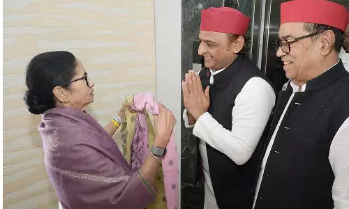 ബിജെപിയെ തടയാൻ ദീദിക്ക് മാത്രമേ കഴിയൂ; മമതക്ക് പിന്തുണയുമായി അഖിലേഷ് യാദവ്