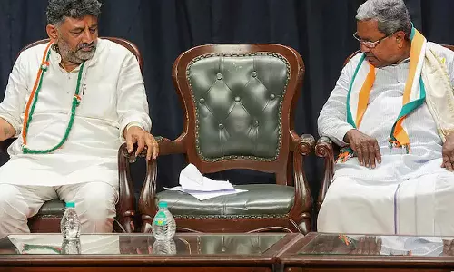 ആരാണ് ഡികെ- ഡികെ എന്ന് വിളിക്കുന്നത്?; വേദിയിൽ നിയന്ത്രണം വിട്ട് സിദ്ധരാമയ്യ