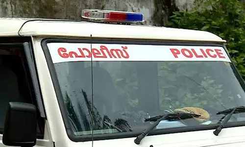 പരാതിക്കാരിയുടെ മൊബൈൽ നമ്പർ വാങ്ങി മെസ്സേജ് അയച്ച് ശല്യം ചെയ്തു; പൊലീസുകാരനെതിരെ പരാതി