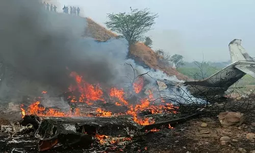 ലാന്‍ഡിങ്ങിനിടെ പൊട്ടിത്തെറി; അപകടത്തിന് പിന്നാലെ അജിത് പവാര്‍ സഞ്ചരിച്ച വിമാനം രണ്ടായി പിളര്‍ന്നു