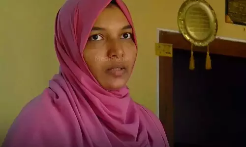 പ്രസവ ശസ്ത്രക്രിയക്കിടെ വയറ്റിൽ കത്രിക കുടുങ്ങിയ സംഭവം; ഹർഷിന വീണ്ടും സമരത്തിൽ