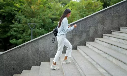 പടികൾ കയറുമ്പോൾ കിതപ്പ്? പ്രായമല്ല കാരണം, മുന്നറിയിപ്പുമായി ആരോഗ്യ വിദഗ്ധർ