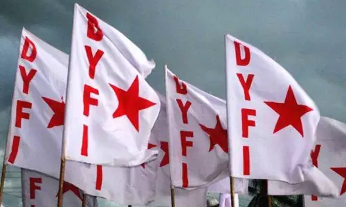 ചാരായം വാറ്റിയ കേസിൽ പ്രതിയായ ഡിവൈഎഫ്ഐ മേഖല സെക്രട്ടറിയെ പുറത്താക്കി