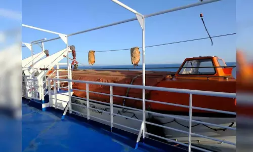 ആദ്യ ഭാര്യ അറിഞ്ഞാൽ കഥ മാറും!; ഗർഭിണിയായ രണ്ടാം ഭാര്യയെ കാണാൻ പാസ്പോർട്ടില്ലാതെ യാത്ര ചെയ്ത യുവാവ് പിടിയിൽ