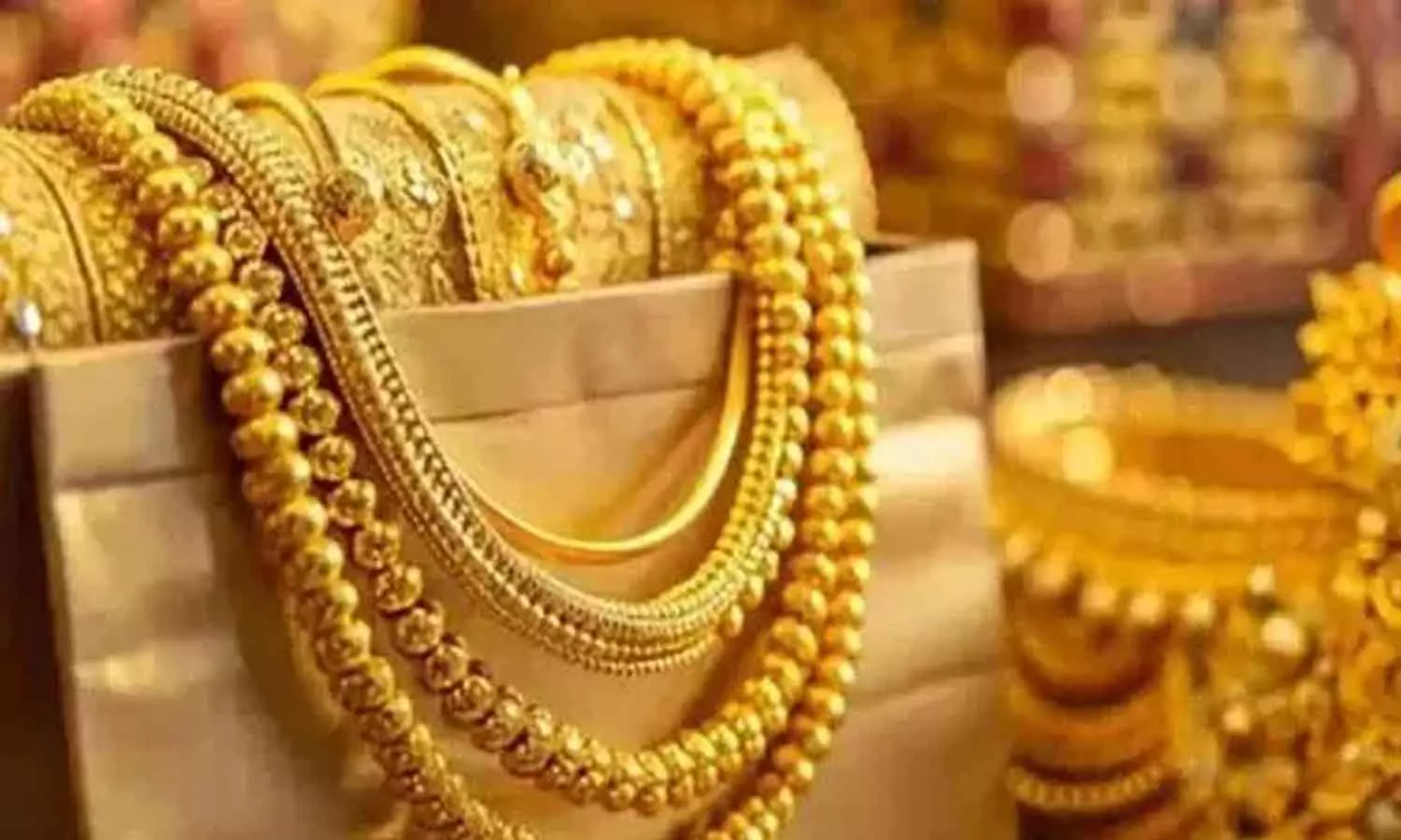 സ്വർണത്തിന് വൻ വർധന: പവന് ഒറ്റയടിക്ക് വർധിച്ചത് 8,640 രൂപ, വില 1,31,160 രൂപയിലെത്തി സ്വർണത്തിന് വൻ വർധന: പവന് ഒറ്റയടിക്ക് വർധിച്ചത് 8,640 രൂപ, വില 1,31,160 രൂപയിലെത്തി