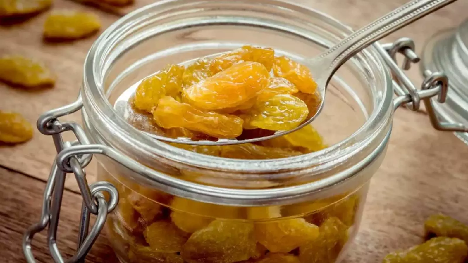 ഉണക്കമുന്തിരി വെള്ളത്തില് കുതിര്ത്ത് കഴിക്കാം;ഗുണങ്ങള് ഏറെയുണ്ട്... ഉണക്കമുന്തിരി വെള്ളത്തില് കുതിര്ത്ത് കഴിക്കാം;ഗുണങ്ങള് ഏറെയുണ്ട്...