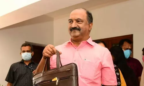 ആശാ വർക്കർമാർ മുതൽ അങ്കണവാടി ജീവനക്കാർ വരെ; കുറഞ്ഞ വേതനമുള്ളവരെ ചേർത്തുപിടിച്ച് പിണറായി സർക്കാരിന്റെ അവസാന ബജറ്റ്