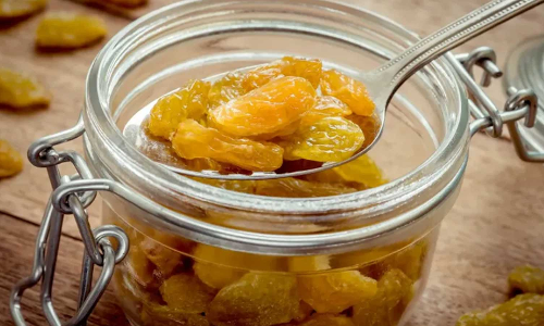 ഉണക്കമുന്തിരി വെള്ളത്തില്‍ കുതിര്‍ത്ത് കഴിക്കാം;ഗുണങ്ങള്‍ ഏറെയുണ്ട്...