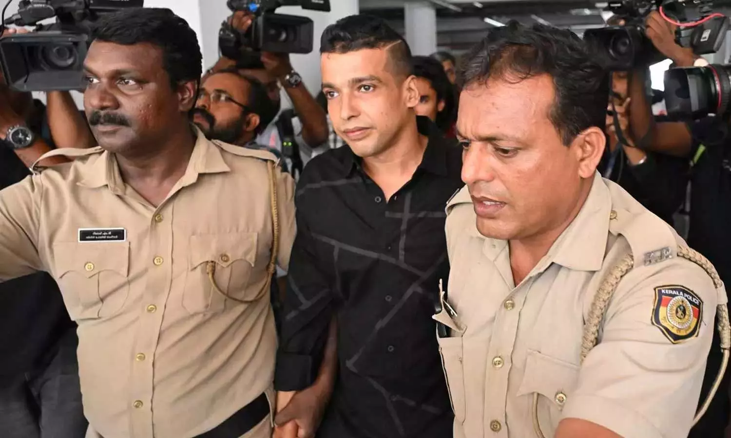 ശിക്ഷ റദ്ദാക്കണം: നടിയെ ആക്രമിച്ച കേസിൽ അപ്പീൽ നൽകി പൾസർ സുനി ശിക്ഷ റദ്ദാക്കണം: നടിയെ ആക്രമിച്ച കേസിൽ അപ്പീൽ നൽകി പൾസർ സുനി