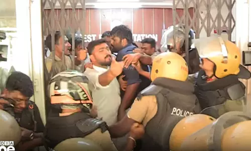 ശബരിമല സ്വർണക്കൊള്ള; തൃശൂരിൽ യൂത്ത് കോൺഗ്രസ് മാർച്ചിൽ സംഘർഷം