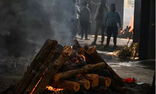 അവസാനയാത്ര റോഡിൽ; ശ്മശാനത്തിലേക്കുള്ള വഴി കൈയേറ്റക്കാർ തടഞ്ഞു; ബിഹാറിൽ ദലിത് വൃദ്ധയുടെ സംസ്‌കാരം നടു റോഡിൽ