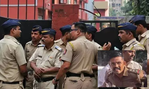 പൊലീസ് യുനിഫോമിൽ കൈക്കൂലി വാങ്ങാനെത്തി; പിടിയിലായതോടെ പൊട്ടിക്കരഞ്ഞ് പൊലീസ് ഇൻസ്‌പെക്ടർ