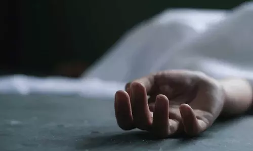 കോട്ടയത്ത് ഹോട്ടൽ മുറിയിൽ യുവതിയും യുവാവും മരിച്ച നിലയിൽ കോട്ടയത്ത് ഹോട്ടൽ മുറിയിൽ യുവതിയും യുവാവും മരിച്ച നിലയിൽ