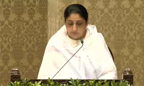 മഹാരാഷ്ട്രയുടെ ആദ്യ വനിതാ ഉപമുഖ്യമന്ത്രി; അജിത് പവാറിന്റെ മരണത്തിന് പിന്നാലെ സത്യപ്രതിജ്ഞ ചെയ്ത് സുനേത്ര പവാർ മഹാരാഷ്ട്രയുടെ ആദ്യ വനിതാ ഉപമുഖ്യമന്ത്രി; അജിത് പവാറിന്റെ മരണത്തിന് പിന്നാലെ സത്യപ്രതിജ്ഞ ചെയ്ത് സുനേത്ര പവാർ