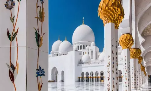 Over 6.8 million guests!; 4% increase in visitors to Sheikh Zayed Grand Mosque last year