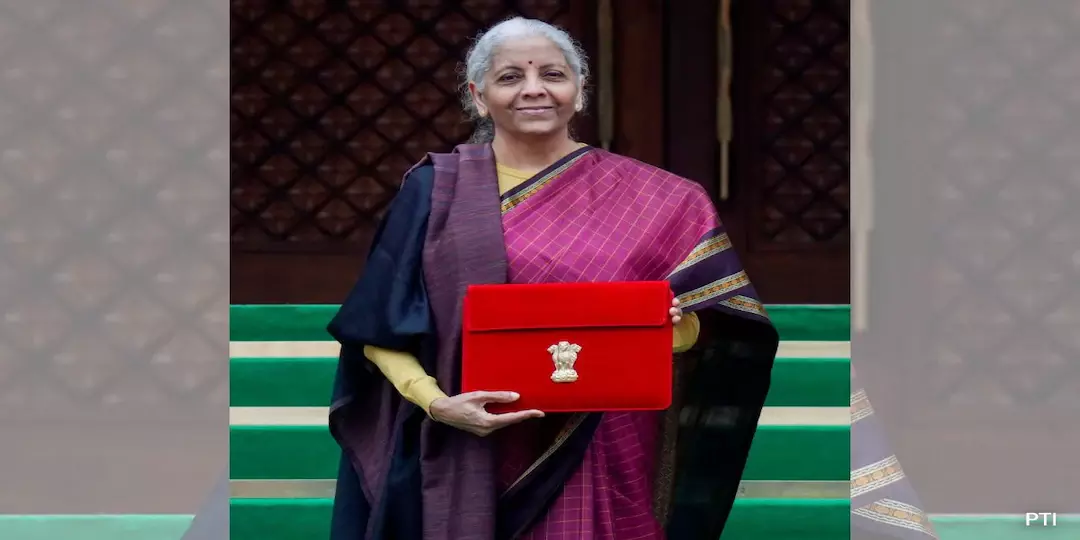 നിര്‍മല സീതാരാമൻ പാര്‍ലമെന്‍റിൽ; ബജറ്റ് അവതരണം തുടങ്ങി