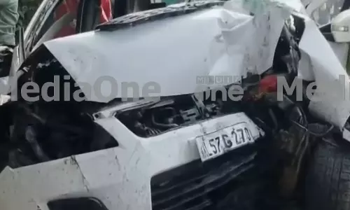 താമരശ്ശേരിയിൽ കാർ മരത്തിലിടിച്ച് ഉമ്മയും മകളും മരിച്ചു താമരശ്ശേരിയിൽ കാർ മരത്തിലിടിച്ച് ഉമ്മയും മകളും മരിച്ചു