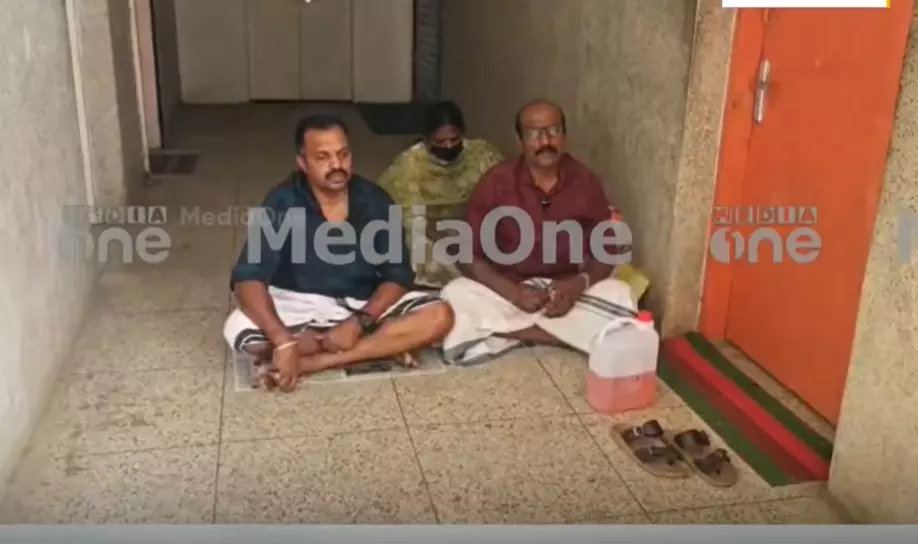 ഓൺലൈൻ കേസിൽ നിന്ന് ഒഴിവാക്കിത്തരാമെന്ന് പറഞ്ഞ് പണം തട്ടി; ബിജെപി നേതാക്കൾക്കെതിരെ പരാതി