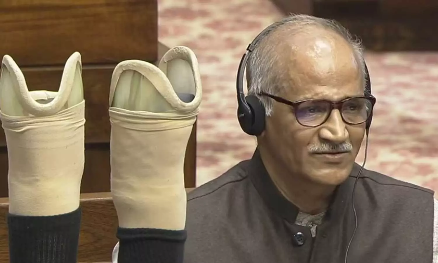 കൃത്രിമക്കാൽ രാജ്യസഭയുടെ മേശപ്പുറത്ത് വെച്ച് സി. സദാനന്ദൻ; വിമര്ശിച്ച് ജോണ് ബ്രിട്ടാസ് കൃത്രിമക്കാൽ രാജ്യസഭയുടെ മേശപ്പുറത്ത് വെച്ച് സി. സദാനന്ദൻ; വിമര്ശിച്ച് ജോണ് ബ്രിട്ടാസ്