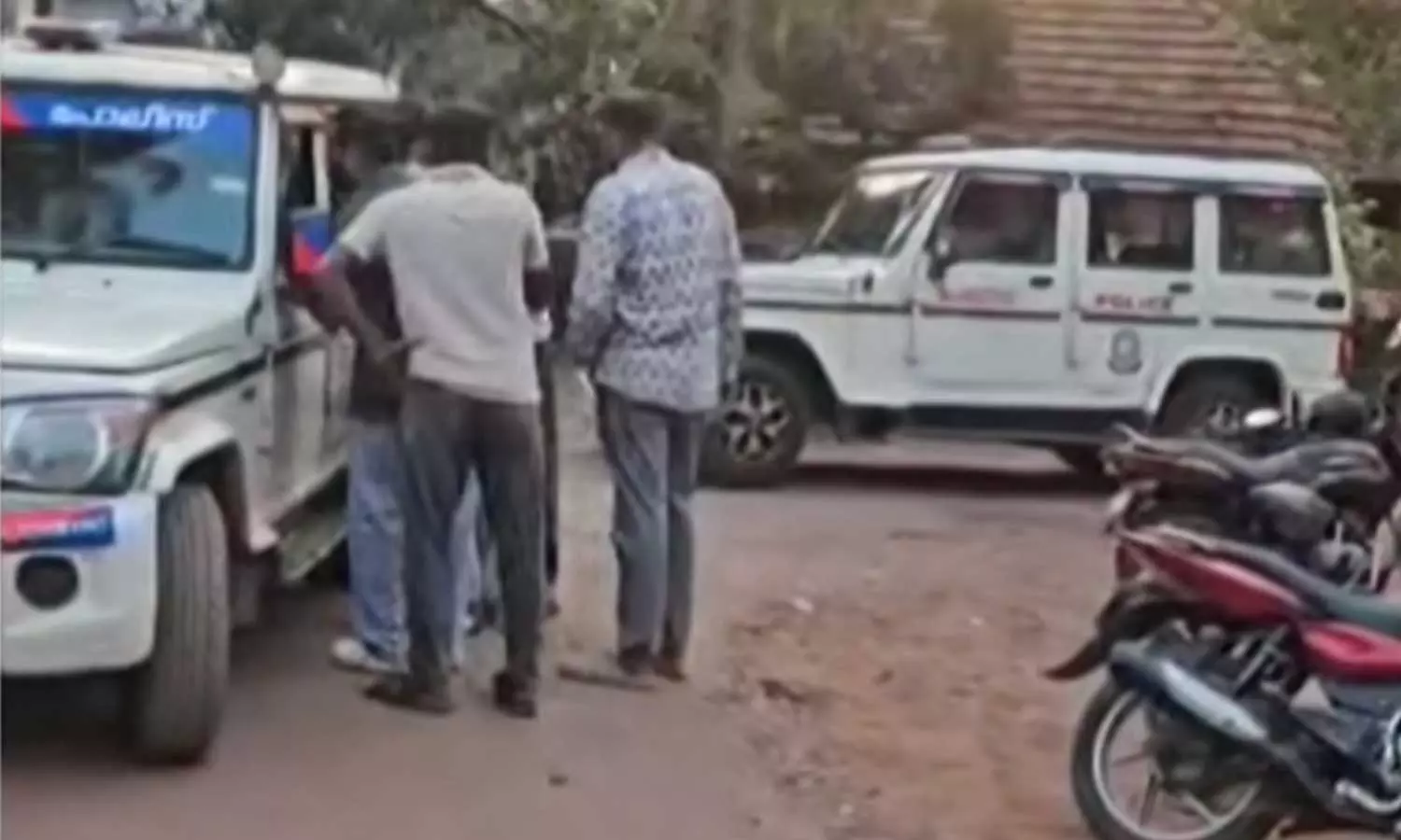 പതിനെട്ടുകാരിക്ക് ജീവന്‍ നഷ്ടമായത് പിതാവിനെ തടയാന്‍ ശ്രമിക്കുന്നതിനിടെ; പ്രതി ആദ്യം വെട്ടിയത് ഭാര്യാസഹോദരിയെയും ഭര്‍ത്താവിനെയും