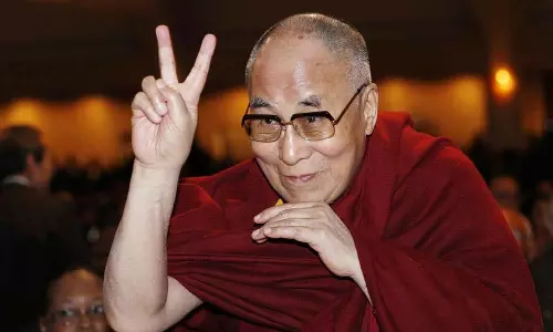ഗ്രാമിയിൽ പുതുചരിത്രം; തിബറ്റൻ ആത്മീയനേതാവ് ദലൈലാമക്ക് പുരസ്‌കാരം