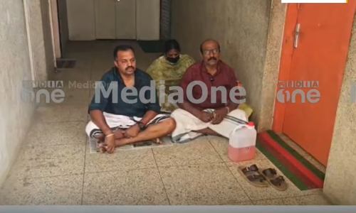 ഓൺലൈൻ കേസിൽ നിന്ന് ഒഴിവാക്കിത്തരാമെന്ന് പറഞ്ഞ് പണം തട്ടി; ബിജെപി നേതാക്കൾക്കെതിരെ പരാതി