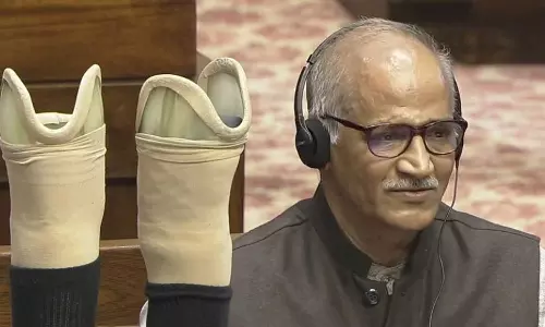 കൃത്രിമ കാൽ രാജ്യസഭയുടെ മേശപ്പുറത്ത് വെച്ച് സി. സദാനന്ദൻ; വിമര്‍ശിച്ച് ജോണ്‍ ബ്രിട്ടാസ്