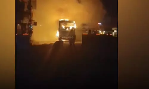 മുണ്ടക്കയത്ത് ടൂറിസ്റ്റ് ബസ് കത്തിനശിച്ചു; ആളപായമില്ല മുണ്ടക്കയത്ത് ടൂറിസ്റ്റ് ബസ് കത്തിനശിച്ചു; ആളപായമില്ല