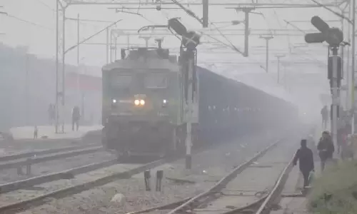 സീറ്റുണ്ട്, ടിക്കറ്റുണ്ട്, പക്ഷേ ബുക്ക് ചെയ്ത ബോ​ഗിയില്ല; സൂപ്പർഫാസ്റ്റ് എക്സ്പ്രസ് എത്തിയത് ഒരു കോച്ചില്ലാതെ