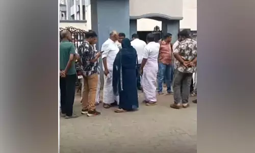 പെരുമ്പാവൂരിൽ ഇതര സംസ്ഥാന തൊഴിലാളികളെ മർദിച്ചു; പഞ്ചായത്ത് പ്രസി‍ഡ​​ന്റി​ന്റെ ഭർത്താവ് പിടിയിൽ