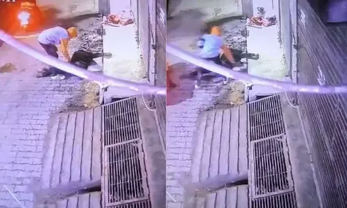 Delhi Man Collapses On Street, Thieves Rob Him, Leave Him To Die