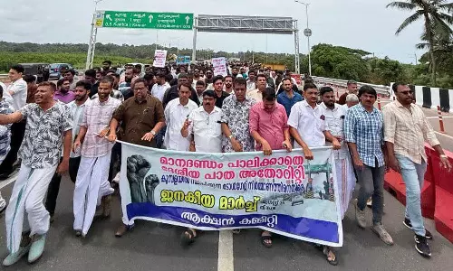 ജനകീയ സമരം വിജയം കണ്ടു; കാസർകോട് ആരിക്കാടി ടോൾ പിരിവ് നിർത്തലാക്കി