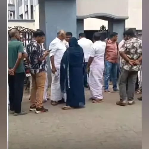 പെരുമ്പാവൂരിൽ ഇതര സംസ്ഥാന തൊഴിലാളികളെ മർദിച്ചു; പഞ്ചായത്ത് പ്രസി‍ഡ​​ന്റി​ന്റെ ഭർത്താവ് പിടിയിൽ