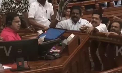 ശബരിമല സ്വർണക്കൊള്ള: സഭയിൽ വാക്ക്പോര്;   പ്രതിപക്ഷം ഇറങ്ങിപ്പോയി