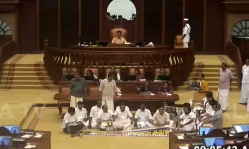 ശബരിമല സ്വർണക്കൊള്ള: നിയമസഭ സ്തംഭിപ്പിച്ച് പ്രതിപക്ഷം; ചര്‍ച്ചക്ക് സഹകരിക്കാത്തത് നിർഭാഗ്യകരമാണെന്ന് സ്പീക്കർ